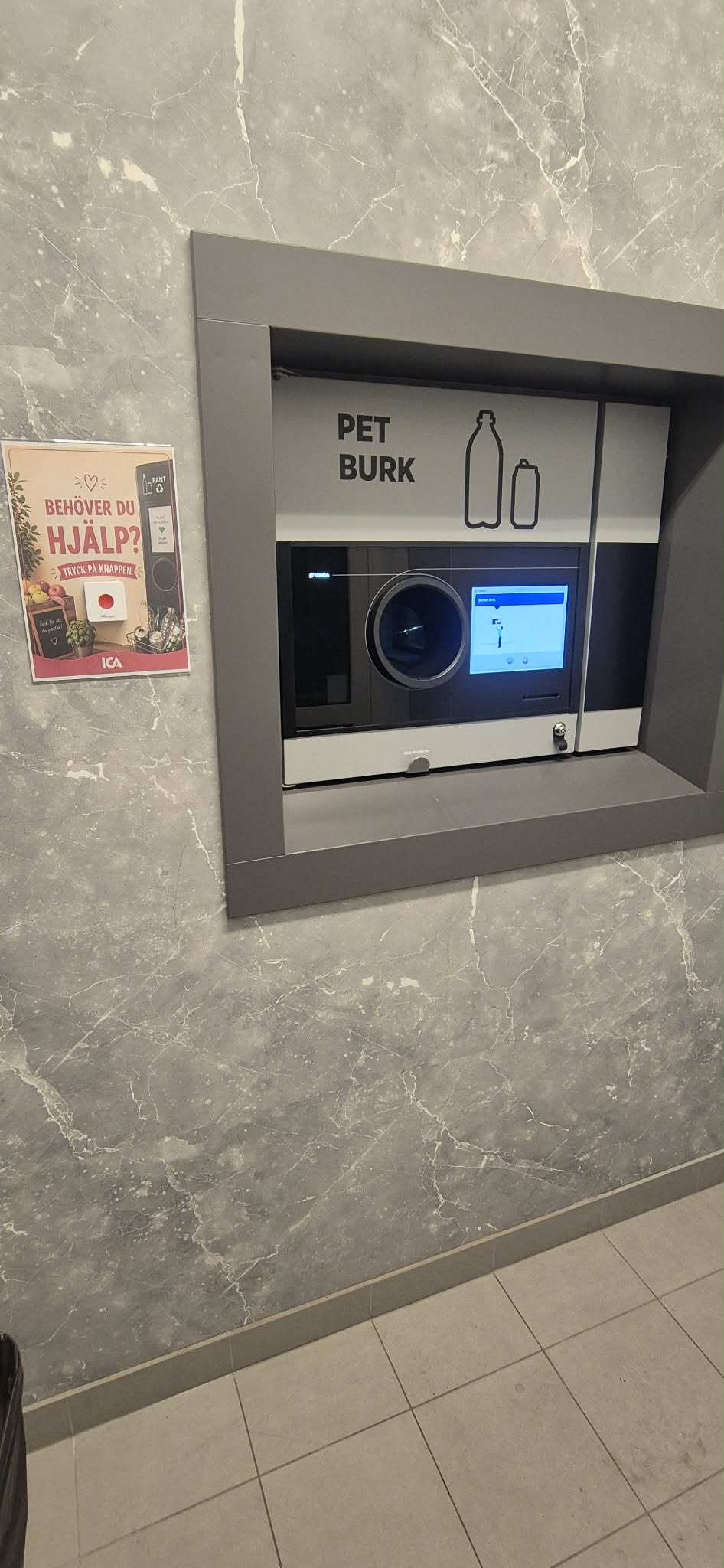 Tillkallningsknapp vid pantmaskinen — verklig installation
